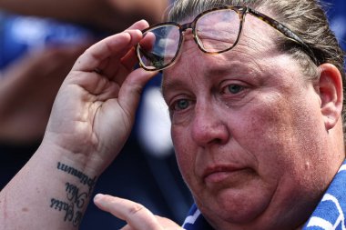 Everton taraftarı, 18 Mayıs 2025 'te Goodison Park, Liverpool' da oynanan Premier League maçından sonra Goodison Park 'tan ayrılarak mirası kutlarken gözyaşlarına boğuldu.