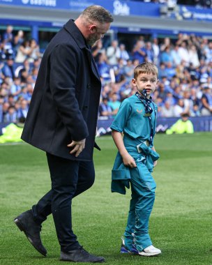 18 Mayıs 2025 'te Goodison Park, Liverpool' da oynanan Premier League maçında Everton ve Southampton maçı öncesinde The Winslowe Hotel 'in önünde Everton taraftarları