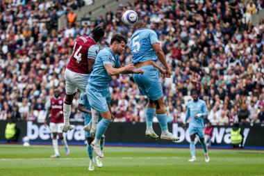West Ham United takımından Mohammed Kudus 18 Mayıs 2025 'te Londra' daki Londra Stadyumu 'nda oynanan Premier League maçında topu sürüyor.