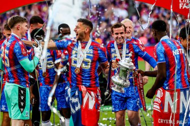 Crystal Palace, 17 Mayıs 202 tarihinde İngiltere 'nin Wembley Stadyumu' nda oynanan ve Manchester City ile oynanan FA Cup final maçı sonrasında FA Cup 'ı kaldırdı.
