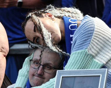 18 Mayıs 2025 'te Goodison Park, Liverpool' da oynanan Premier League maçında Everton ve Southampton maçı öncesinde The Winslowe Hotel 'in önünde Everton taraftarları