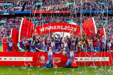 Crystal Palace, 17 Mayıs 202 tarihinde İngiltere 'nin Wembley Stadyumu' nda oynanan ve Manchester City ile oynanan FA Cup final maçı sonrasında FA Cup 'ı kaldırdı.