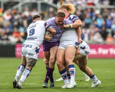 Warrington Wolves takımından Ben Currie, 18 Mayıs 2025 'te İngiltere' nin Wakefield şehrinde oynanan 11. Betfred Süper Lig karşılaşmasında Wakefield Trinity vs Warrington Wolves 'a karşı mücadele etti.