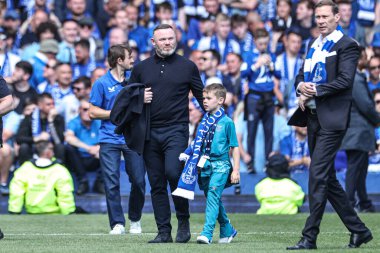 18 Mayıs 2025 'te Goodison Park, Liverpool' da oynanan Premier League maçında Everton ve Southampton maçı öncesinde The Winslowe Hotel 'in önünde Everton taraftarları