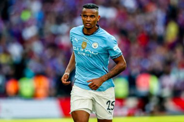 Manchester City 'den Manuel Akanji, 17 Mayıs 2025 tarihinde Birleşik Krallık' ın Wembley Stadyumu 'nda oynanan ve Manchester City' ye karşı oynanan Uluslararası Kupa Finali karşılaşmasında eylem halindedir.