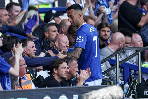 Everton 'dan Dwight McNeil 18 Mayıs 2025' te İngiltere 'nin Liverpool kentinde Goodison Park' ta oynanan Premier League maçında Everton ve Southampton 'ın yerine getirildi.
