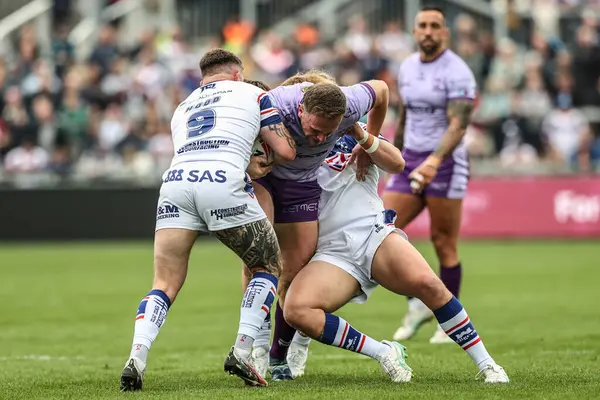 Warrington Wolves takımından Ben Currie, 18 Mayıs 202 'de İngiltere' nin Wakefield şehrinde oynanan 11. Betfred Süper Lig karşılaşmasında Wakefield Trinity vs Warrington Wolves 'a karşı mücadele etti.