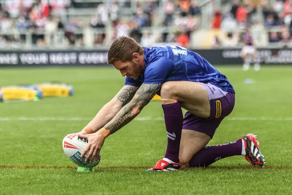 Warrington Wolves takımından Marc Sneyd, maç öncesi ısınma turunda 11. Betfred Süper Lig karşılaşmasında Wakefield Trinity vs Warrington Wolves 'a karşı DIY Kitchens Stadyumu, Wakefield, Birleşik Krallık, 18 Mayıs 202