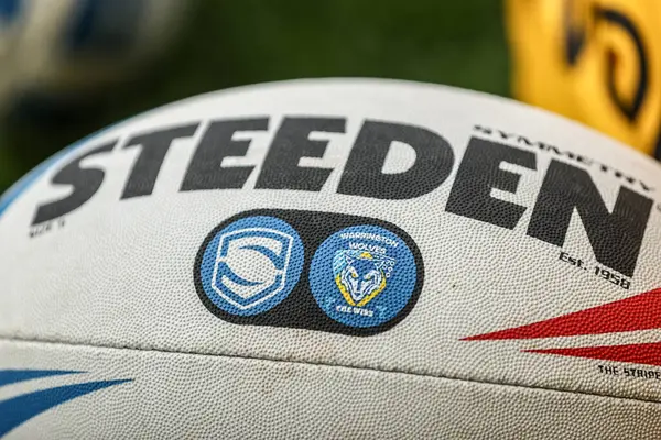 Warrington Wolves topu Betfred Süper Lig 11. Raundunda Wakefield Trinity vs Warrington Wolves 'a karşı DIY Kitchens Stadyumu, Wakefield, İngiltere, 18 Mayıs 202