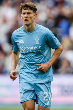 Nottingham Ormanı 'ndan Ryan Yates 18 Mayıs 2025' te Londra 'daki Londra Stadyumu' nda oynanan Premier League maçı sırasında West Ham United Nottingham Ormanı 'na karşı savaşıyor.