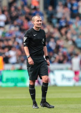 Hakem Andre Kitchen Premier Lig maçı sırasında Leicester City, Ipswich Town 'a karşı King Power Stadyumu, Leicester, İngiltere, 18 Mayıs 2025