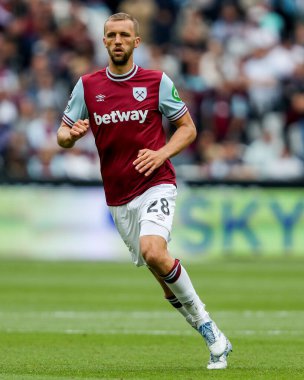 West Ham United takımının oyuncusu Tomas Soucek, 18 Mayıs 2025 'te Londra' daki Londra Stadyumu 'nda oynanan Premier League maçında West Ham United Nottingham Forest' a karşı mücadele etti.