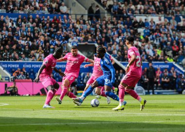 Leicester City 'den Jeremy Monga, 18 Mayıs 2025' te İngiltere 'nin Leicester şehrindeki King Power Stadyumu' nda Leicester City ile Ipswich Town arasındaki Premier League maçı sırasında iş başında.