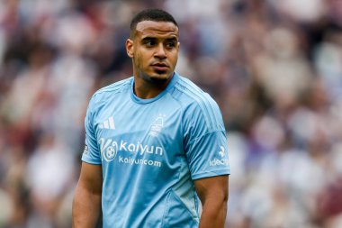 Nottingham Ormanı 'ndan Murillo Santiago, 18 Mayıs 2025' te Londra Stadyumu 'nda oynanan Premier League maçında West Ham United ve Nottingham Forest maçını izliyor.