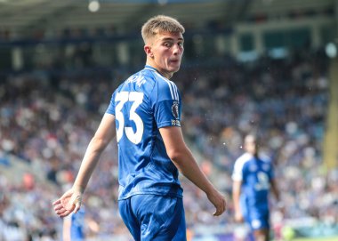 Leicester City 'den Luke Thomas 18 Mayıs 2025' te King Power Stadyumu 'nda Leicester City ile Ipswich Town arasında oynanan Premier League maçına bakıyor.