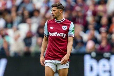 West Ham United 'dan Aaron Cresswell 18 Mayıs 2025' te Londra Stadyumu 'nda oynanan Premier Lig maçında West Ham United Nottingham Forest' a karşı seyrediyor.