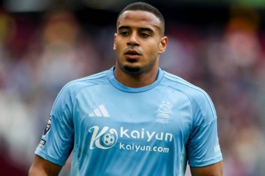 Nottingham Ormanı 'ndan Murillo Santiago, 18 Mayıs 2025' te Londra Stadyumu 'nda oynanan Premier League maçında West Ham United ve Nottingham Forest maçını izliyor.