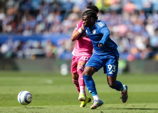 Leicester City 'den Jeremy Monga, 18 Mayıs 2025' te İngiltere 'nin Leicester şehrindeki King Power Stadyumu' nda Leicester City ile Ipswich Town arasındaki Premier League maçı sırasında iş başında.