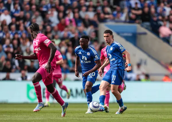 Leicester City 'den Bilal El Khannouss, 18 Mayıs 2025' te King Power Stadyumu 'nda oynanan Premier League maçında pas attı.