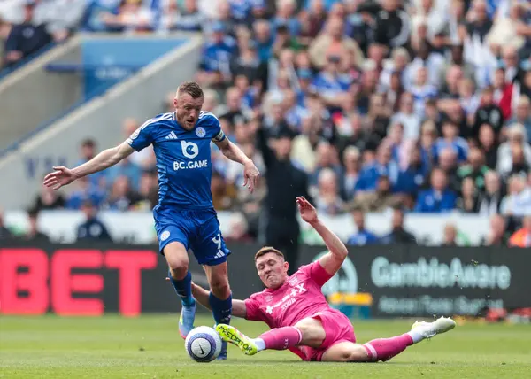 Leicester City 'den Jamie Vardy Premier League maçı sırasında Ipswich Town' dan en iyi Dara O 'Shea King Power Stadyumu' nda Leicester City ile Ipswich Town maçında, 18 Mayıs 2025