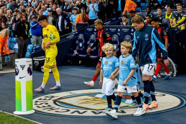 Manchester City 'den Kevin De Bruyne, 20 Mayıs 2025' te Etihad Stadyumu 'nda oynanan Premier League maçından önce takıma liderlik ediyor.