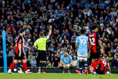 Hakem Thomas Bramall, Manchester City 'nin 20 Mayıs 2025' te Etihad Stadyumu 'nda oynanan Premier League maçında Manchester City' ye karşı Bournemouth maçında Manchester City 'den Mateo Kovaciç' e kırmızı kart gösterdi.