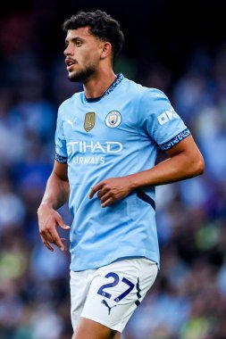 Manchester City 'den Matheus Nunes, 20 Mayıs 2025' te Etihad Stadyumu 'nda oynanan Premier League maçına bakıyor.