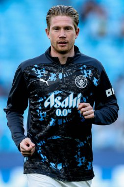 Manchester City 'den Kevin De Bruyne, 20 Mayıs 202' de Etihad Stadyumu 'nda oynanan Premier League maçından önce ısınıyor.