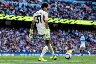 Manchester City 'den Ederson, 20 Mayıs 202' de Etihad Stadyumu 'nda oynanan Premier League maçında topa önderlik ediyor.