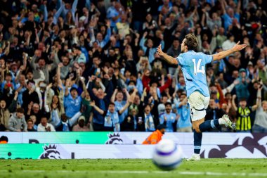 Manchester City 'den Nico Gonzalez, 20 Mayıs 202' de Etihad Stadyumu 'nda oynanan Premier League maçında 3-0' lık galibiyetini kutluyor.