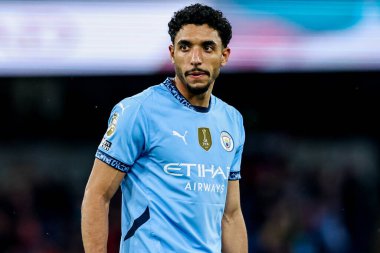 Manchester City 'den Omar Marmoush 20 Mayıs 202' de Etihad Stadyumu 'nda oynanan Premier League maçında seyrediyor.