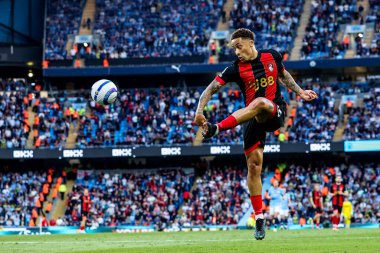AFC Bournemouth takımından Marcus Tavernier, 20 Mayıs 202 tarihinde Etihad Stadyumu 'nda Manchester City ile Bournemouth arasındaki Premier League maçında çekim yaptı.
