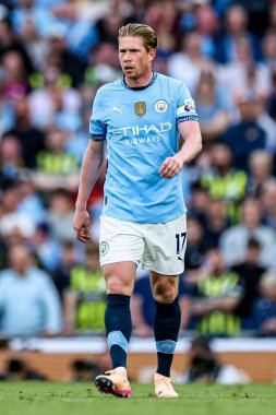 Manchester City 'den Kevin De Bruyne 20 Mayıs 202' de Etihad Stadyumu 'nda oynanan Premier League maçında seyrediyor.