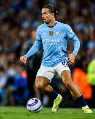 Manchester City 'den Jack Grealish 20 Mayıs 202' de Etihad Stadyumu 'nda Manchester City ile Bournemouth arasındaki Premier League maçında topla koşuyor.