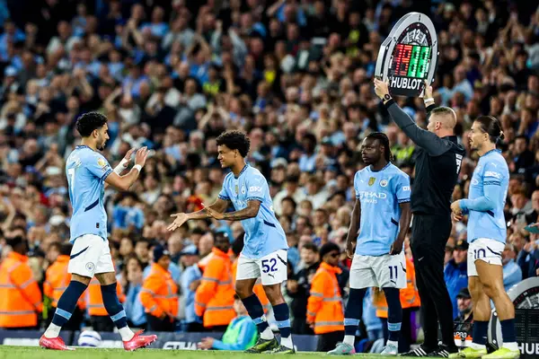 Manchester City 'den Omar Marmoush, 20 Mayıs 2025' te Etihad Stadyumu 'nda oynanan Premier League maçında Oscar Bobb' un yerini aldı.