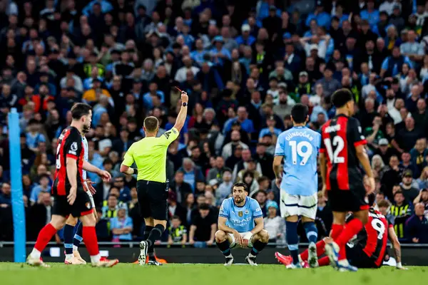 Hakem Thomas Bramall, Manchester City 'nin 20 Mayıs 2025' te Etihad Stadyumu 'nda oynanan Premier League maçında Manchester City' ye karşı Bournemouth maçında Manchester City 'den Mateo Kovaciç' e kırmızı kart gösterdi.