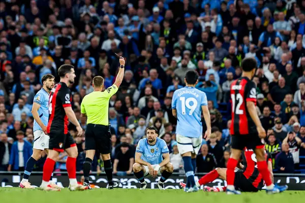 Hakem Thomas Bramall, Manchester City 'nin 20 Mayıs 2025' te Etihad Stadyumu 'nda oynanan Premier League maçında Manchester City' ye karşı Bournemouth maçında Manchester City 'den Mateo Kovaciç' e kırmızı kart gösterdi.