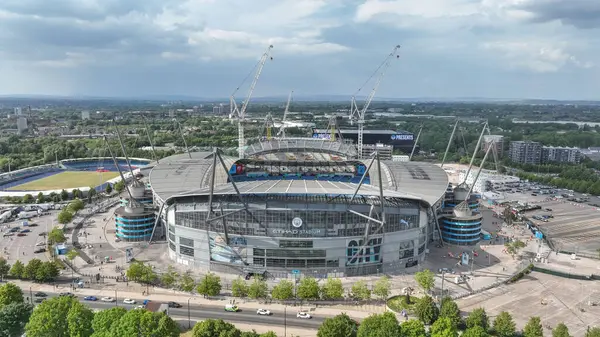 Etihad Stadyumu 'nun ve Premier League maçı sırasında Manchester City' nin Etihad Stadyumu 'na karşı 20 Mayıs 202' de yapılan yeni Kuzey Standı inşaatının hava görüntüsü.