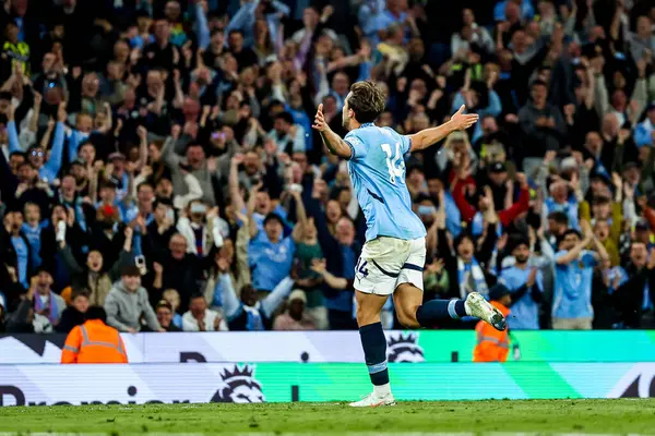 Manchester City 'den Nico Gonzalez, 20 Mayıs 202' de Etihad Stadyumu 'nda oynanan Premier League maçında 3-0' lık galibiyetini kutluyor.