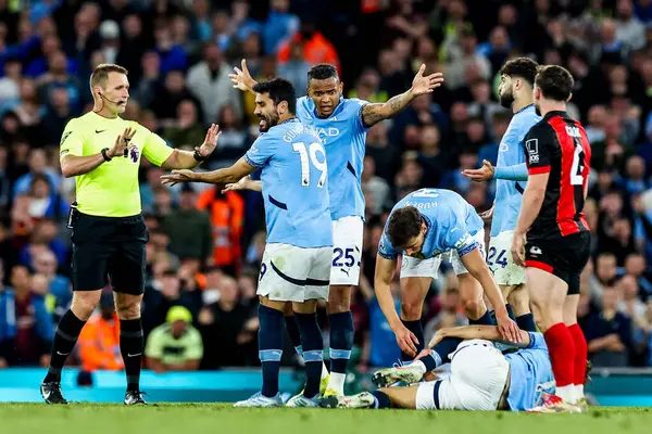 Hakem Thomas Bramall, Manchester City - Bournemouth maçında Manchester City maçında Manchester City 'den Ilkay Gundogan ve Manuel Akanji' ye konuştu.