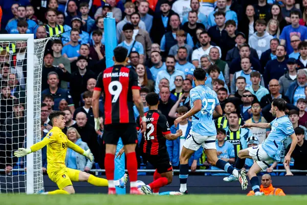Manchester City 'den Bernardo Silva, Premier League maçında Manchester City ile Bournemouth maçında 20 Mayıs 202' de Etihad Stadyumu 'nda 2-0 berabere kaldı.
