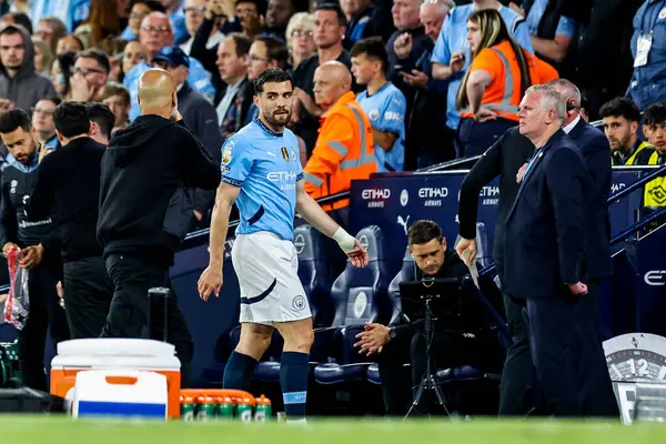 Manchester City 'den Mateo Kovaciç, 20 Mayıs 202' de Etihad Stadyumu 'nda oynanan Premier League maçında kırmızı kart aldıktan sonra sahadan ayrıldı.