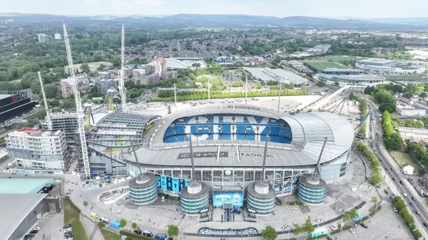 Etihad Stadyumu 'nun ve Premier League maçı sırasında Manchester City' nin Etihad Stadyumu 'na karşı 20 Mayıs 202' de yapılan yeni Kuzey Standı inşaatının hava görüntüsü.