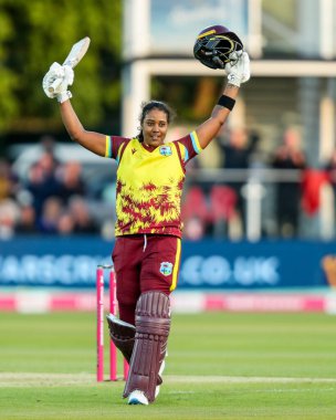 Batı Hint Adaları 'ndan Hayley Matthews, 1. Vitality IT20 Serisi' nde bir yüzyılı kutluyor. İngiliz Kadınları Batı Hint Adalarına Karşı Spitfire Ground, Canterbury, İngiltere, 21 Mayıs 202