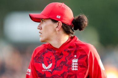 İngiltere 'den Emily Arlott 1. Vitality IT20 Serisi sırasında İngiltere' de Batı Hint Adalarına Karşı Kadınlar Spitfire Ground, Canterbury, Birleşik Krallık 'ta 21 Mayıs 202' de görülüyor.