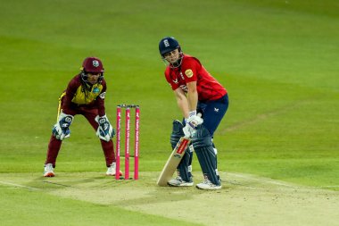 İngiltere 'den Heather Knight Kadınlar 1. Vitality IT20 Serisi sırasında Batı Hint kadınlarına karşı Spitfire Ground, Canterbury, Birleşik Krallık, 21 Mayıs 202' de vuruş yaptı.