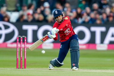 İngiltere 'den Sophia Dunkley 1. Vitality IT20 Serisi' nde dört koşu için topa vuruyor. İngiliz Kadınlar Batı Hint Adaları 'na karşı Spitfire Ground, Canterbury, İngiltere, 21 Mayıs 202