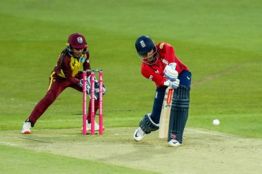 İngiltere 'den Sophia Dunkley 1. Vitality IT20 Serisi sırasında Batı Hint Adalarına Karşı Kadınlar Spitfire Ground, Canterbury, Birleşik Krallık' ta 21 Mayıs 202 'de vuruş yaptı.