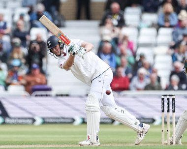 İngiltere 'den Zak Crawley, İngiltere' nin 22 Mayıs 202 'de Trent Bridge, Nottingham' da Zimbabwe 'ye karşı oynadığı Rothesay Deneme Maçı' nda görev başında.