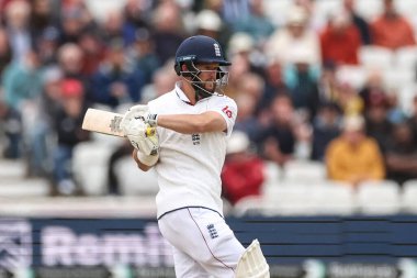 İngiltere 'den Ben Duckett, İngiltere' nin Trent Bridge, Nottingham 'da Zimbabwe' ye karşı oynadığı 1. Rothesay Test Maçı 'nda 22 Mayıs 202' de görevdeydi.